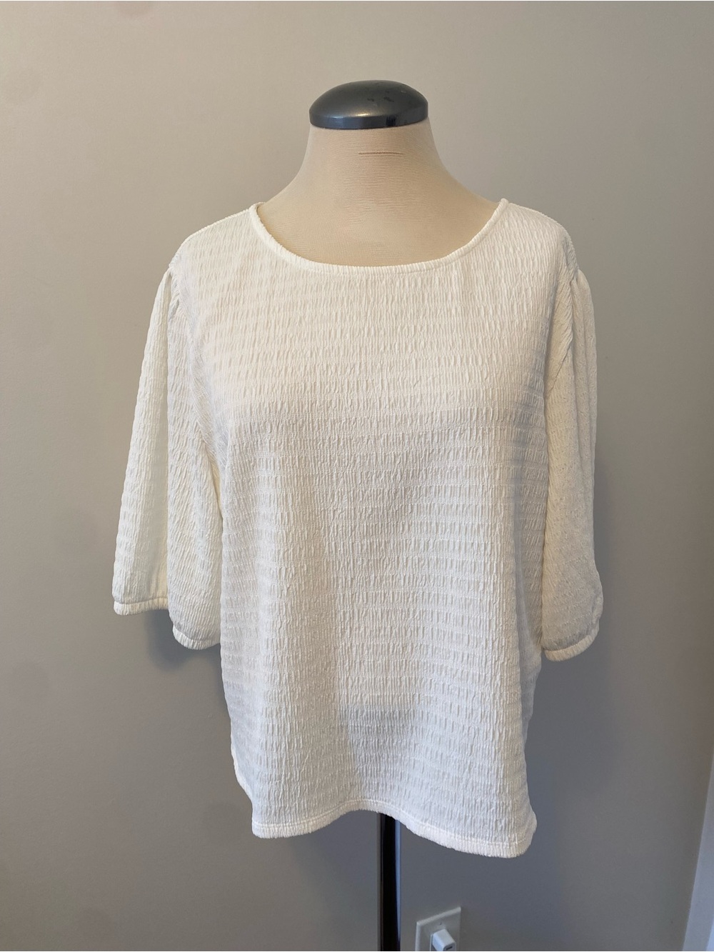 Women's Textured White Scoop Neck Top